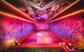 Central Point Boutique Hotel